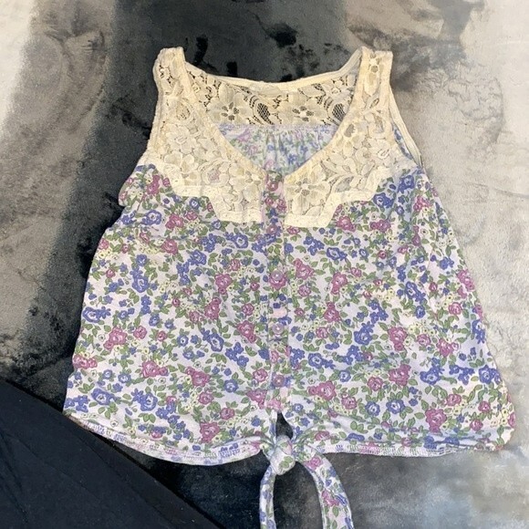 Floral Spring Top - Picture 8 of 9